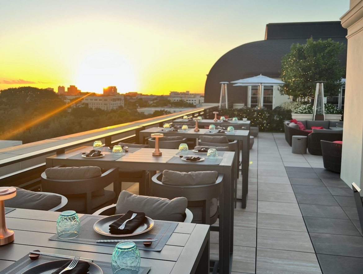 What Makes Private Rooftop Restaurants So Exclusive and Desirable?